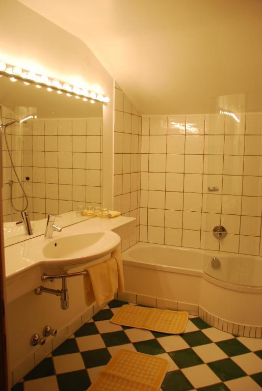 Der Erlhof Restaurant & Hotel 3*